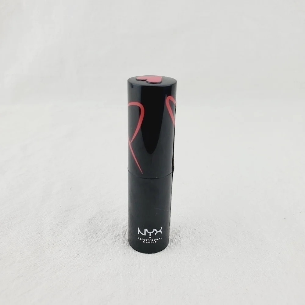 LAST ONE 🔥 NYX shout loud satin Lipstick Shade Day Club